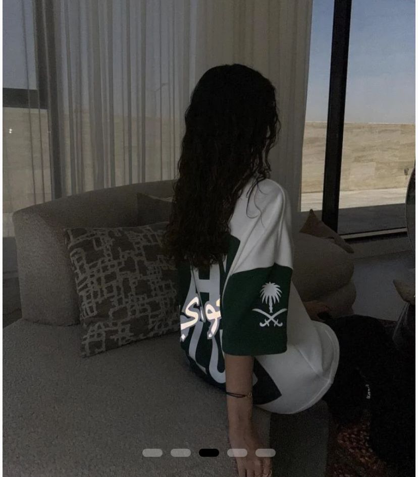 تيشيرت "SAUDI" - فخر وأناقة بتصميم عصري