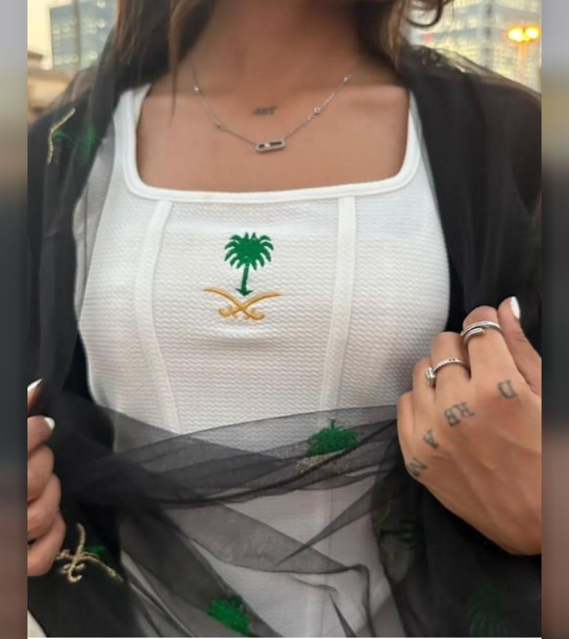 توب نسائي اليوم الوطني - فخر وأناقة بتصميم فريد